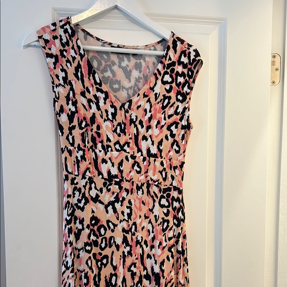 Multicolored Knee-Length Sheath Dress with Cap Flutter Sleeves - Picture 2 of 5